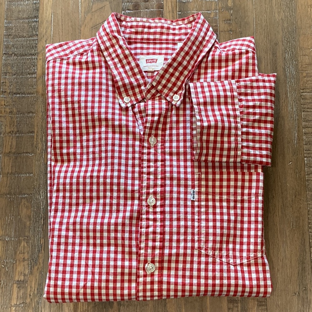 Levi’s Gingham Print Pocket Button Down (Red & White)